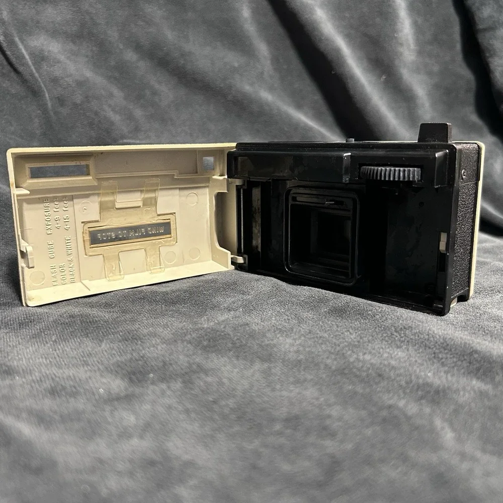 Vintage Keystone 125 Flash Sweep Camera Instant Loading Color With Papers /